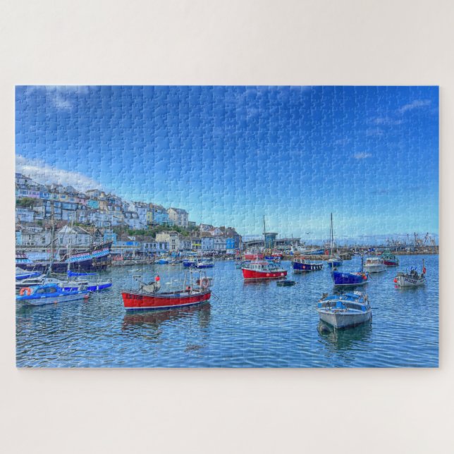 Hafen von Brixham: Bunte Boote und Devons Hügel (Horizontal)