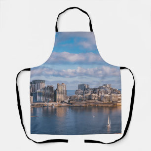 Hafen von Sliema und Hochhäuser in Malta Schürze