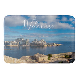 Hafen von Sliema und Wolkenkratzer in Malta Badematte