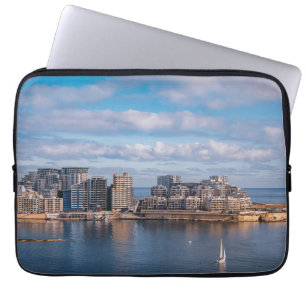 Hafen von Sliema und Wolkenkratzer in Malta Laptopschutzhülle