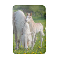 Haflinger Pferdeniedliches Baby-Fohlen mit