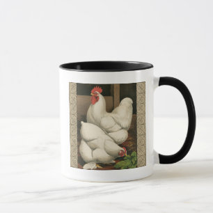 Hähne u. Henne außerhalb des Hühnerstalls mit Tasse