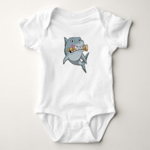 Hai an Schach mit Schachfigur König Baby Strampler