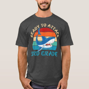 Hai bereit zum Angriff von Jungs der dritten Klass T-Shirt