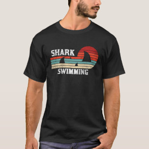 Hai schwimmen Hai Flossen schwimmen T-Shirt