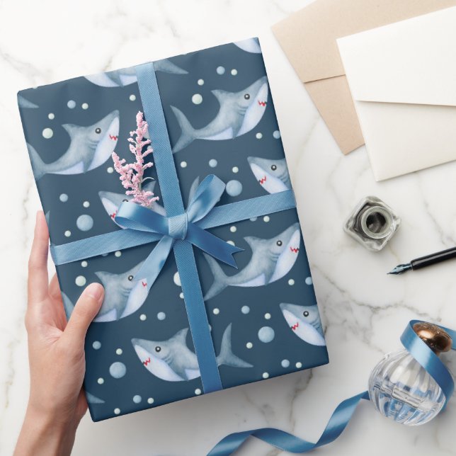 Hai unter dem Blauem Umschlagpapier der Seestreitk Geschenkpapier (Schenken)