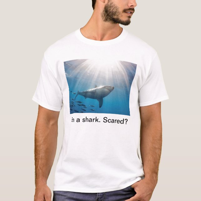 Haifisch. Erschrocken? T-Shirt (Vorderseite)