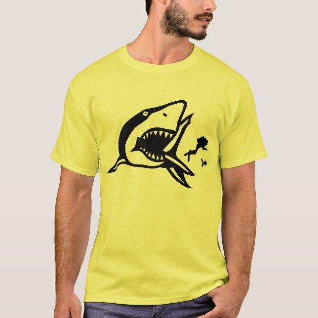Haifisch isst Sporttaucher T-Shirt (Vorderseite)