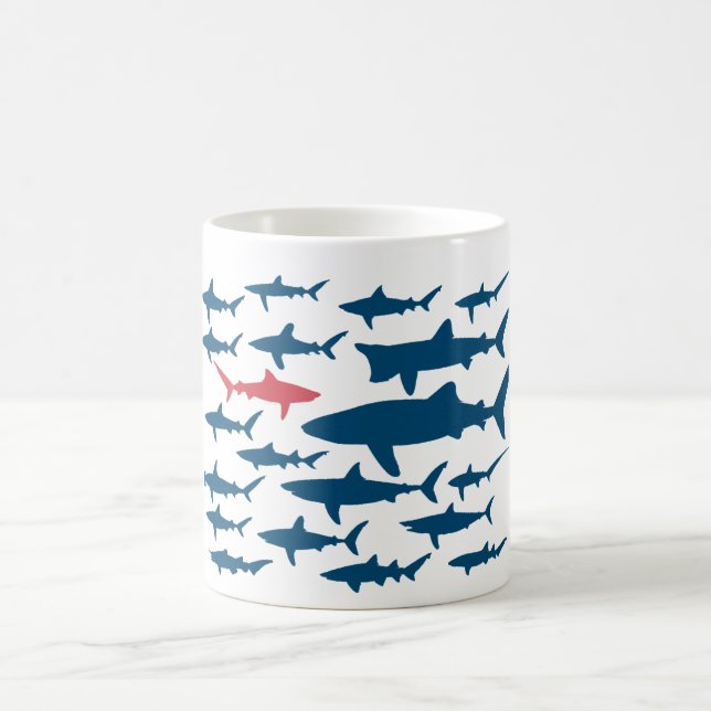 Haifische, gehen Ihre eigene Weise! Tasse (Mittel)