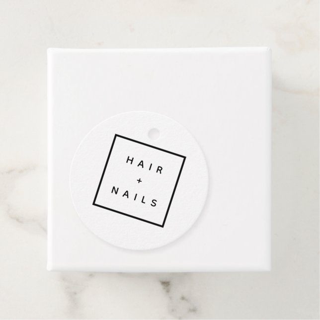 HAIR + NAILS Stylist elegantes Logo rund Geschenkanhänger (Beispiel)