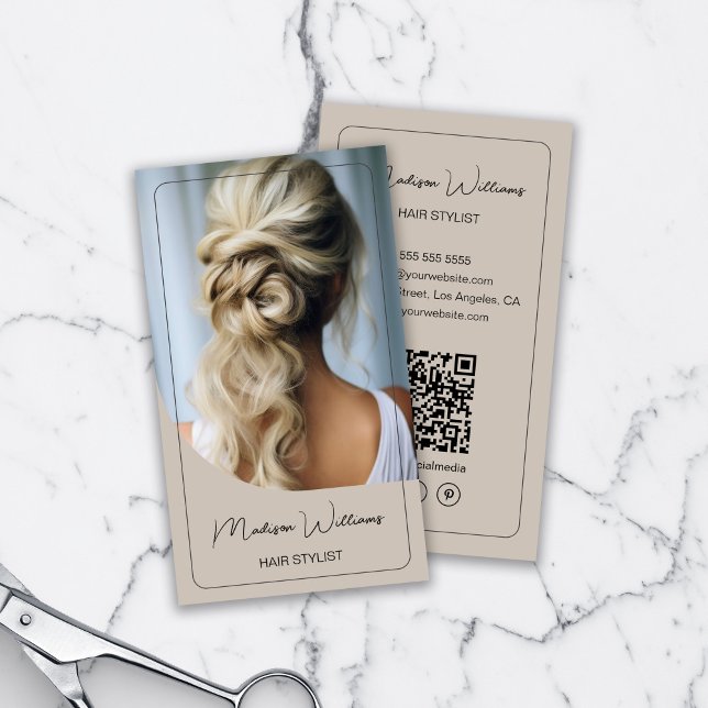 Hair Stylist Modernes Foto Beige Visitenkarte (Hair Stylist Modern Photo Beige Business Card)