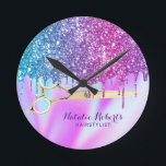 Hair Stylist Unicorn Glitter Drips Modern Salon Runde Wanduhr<br><div class="desc">Hair Stylist Unicorn Glitter Drips Modern Beauty Salon Clocks.</div>
