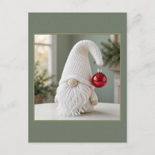 Häkelgnom mit roter Ornament-Postkarte Postkarte