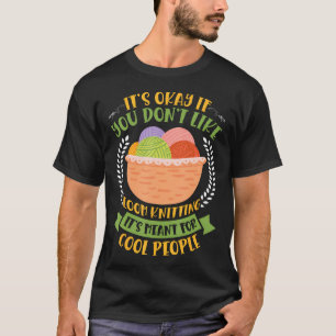 Häkelnde Faser-Künstlerin Rundstrickmaschine Stric T-Shirt