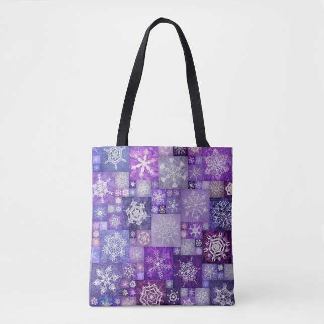 Häkelnde Schneeflocken Lila Digital Patchwork Tasche (Vorderseite)