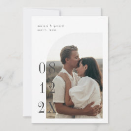 Halb gewölbtes Foto mit großem Datum Save The Date