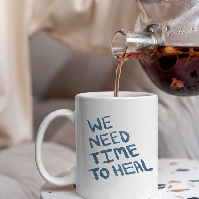 Halbdunkelblaue Heilungsmeldung mit Buchstabenschr Jumbo-Tasse (Von Creator hochgeladen)