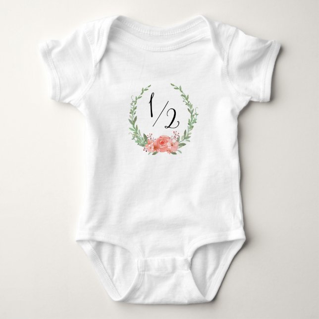 Halber Geburtstag mit BlumenKranz Baby Strampler (Vorderseite)