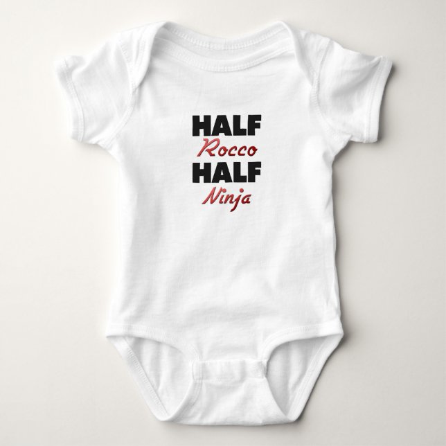 Halbes Rocco halbes Ninja Baby Strampler (Vorderseite)