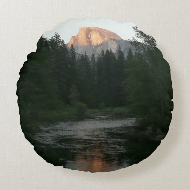 Halbkuppel Sonnenuntergang im Yosemite Nationalpar Rundes Kissen (Vorderseite)