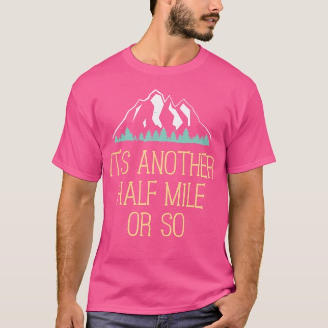 Halbmeile oder so T Shirt - lustiges Wandergeschen (Vorderseite)