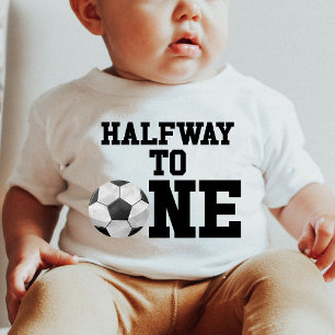 Halbpension für einen Fußball-Ball-Sport Baby T-shirt