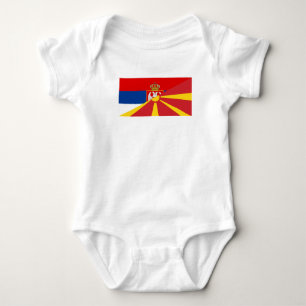 Halbsymbol für Serbia macedonia Baby Strampler