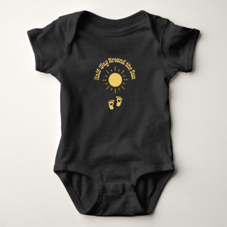 Halbweg um die Sonne, neugeborenes Outfit Baby Strampler