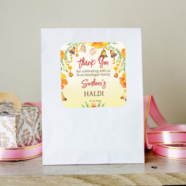 Haldi marigolds Glocken indische Hochzeit danke Quadratischer Aufkleber (Haldi favor gift thank you sticker Indian wedding favor stickers marigolds and bells watercolor)