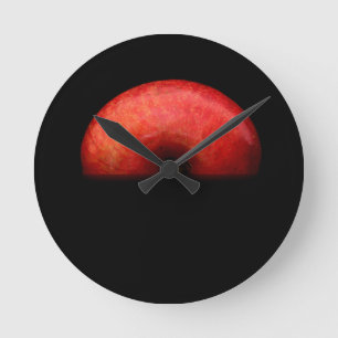 Half Apple Portrait Art Photograph - So Cool Runde Wanduhr
