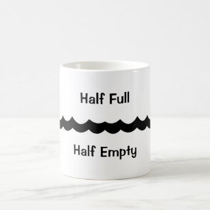 Hall voll halb leer kaffeetasse