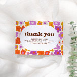 Hallo Baby Retro Daisy Baby Dusche Vielen Dank Dankeskarte<br><div class="desc">Orangefarbene und lila Retro-Babydusche mit schicken Blume-Mustern und Groovy-Typ. Die Vorderseite dieser Karte weist einen Blumenhintergrund mit einem weißen ovalen Overlay in der Mitte auf. Das blumengeschmückte Muster ist ein handgezeichnet Cartoon-Muster mit fetten Farbtönen, das dem Hippie-Stil der 70er Jahre entspricht. Im ovalen Rahmen gibt es eine individuelle Danksagung in...</div>