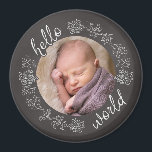 Hallo Baby's erste Personalisierte Chalkboard Magnet<br><div class="desc">Mit diesem personalisierten Magneten kündigen Sie die Ankunft des Babys in die Welt an! Das Foto Ihres Kindes wird von einem Chalkboard-Rahmen mit dekorativen Schriftrollen und Skripttext umgeben. Es ist ein modernes,  künstlerisches Geschenk oder Gunst,  um einer Geburt zu gedenken! Baby Foto Credit: Fotografie © Storytree Studios,  Stanford,  CA.</div>