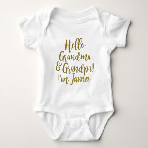 Hallo Großmutter u. Großvater, bin ich "Babyname Baby Strampler