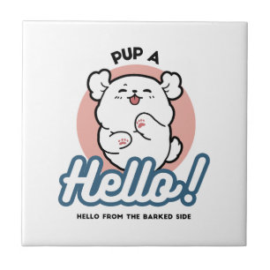 Hallo! - Happy White Dog Cartoon Design Fliese