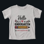 Hallo Kindergarten Personalisiert zurück zur Schul<br><div class="desc">Hallo Kindergarten Personalisierter Name Zurück zur Schule erste Tag der Schulankündigung</div>