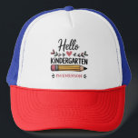 Hallo Kindergarten Personalisiert zurück zur Schul Truckerkappe<br><div class="desc">Hallo Kindergarten Personalisierter Name Zurück zur Schule erste Tag der Schulankündigung</div>