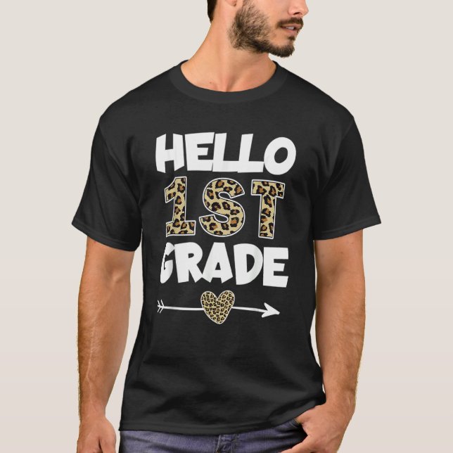 Hallo Leopard Print First Grade Lehrer T-Shirt (Vorderseite)