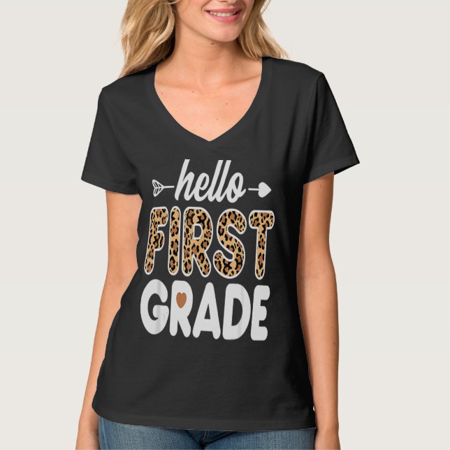 Hallo Leopard Print First Grade Lehrer T-Shirt (Vorderseite)