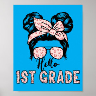 Hallo Mädchen mit unordentlichem Haarknoten in der Poster
