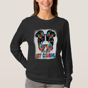 Hallo Mädchen mit unordentlichem Pferdeschwanz und T-Shirt