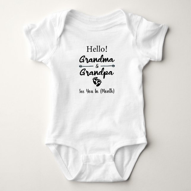 Hallo Oma und Oma Pregnancy Ankündigung Baby Strampler (Vorderseite)