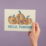 Hallo, Pumpkin Blank Herbst Pumpkins Postkarte<br><div class="desc">Diese niedliche Postkarte eignet sich hervorragend,  um Herbst- oder Herbstgrüße zu senden. Es zeigt Abbildungen von 3 Patchwork Kürbis und den Slogan "HELLO,  PUMPKIN" auf der Vorderseite. Die Rückseite dieser Karte ist leer,  damit Sie Ihre eigene Nachricht schreiben können.</div>