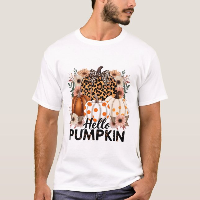 Hallo Pumpkin Png, Boho Floral Fall Leopard T-Shirt (Vorderseite)