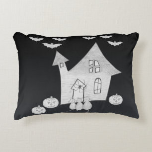 Halloween-Abend mit Spuk Haus, Fledermäusen, Kürbi Dekokissen