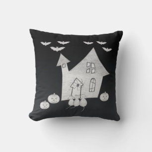 Halloween-Abend mit Spuk Haus, Fledermäusen, Kürbi Kissen
