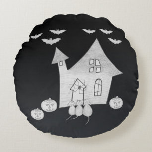 Halloween-Abend mit Spuk Haus, Fledermäusen, Kürbi Rundes Kissen