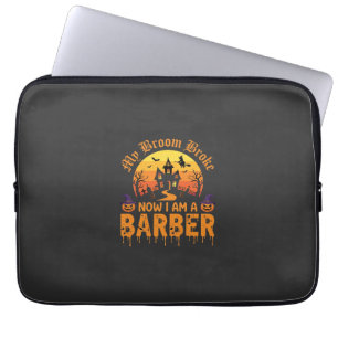 Halloween-Barbier-Hexenbesen zerbrach Spukhaus D Laptopschutzhülle