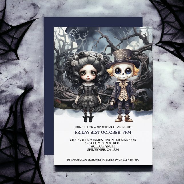 Halloween Beängstigendes gotisches Paar in Holz Einladung (Halloween Scary Gothic Couple In Woods Invitations from Ricaso. Gothic girl & Skeleton boy)