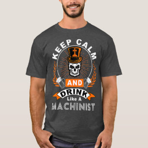 Halloween Behalte Ruhe und trinkt wie ein MASCHINI T-Shirt